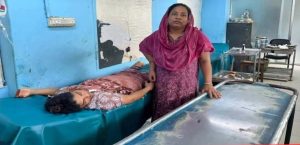 খুলনায় বাড়িতে ঢুকে গুলি, লক্ষ্যভ্রষ্ট হয়ে আহত গৃহবধূ