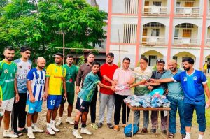 পতেঙ্গা উচ্চ বিদ্যালয় শিক্ষার্থী খেলোয়াড়দের মাঝে  বুট ও ক্রীড়া সরঞ্জাম বিতরণ