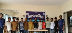 কক্সবাজারের ঈদগাঁওয়ে সরঞ্জামাদিসহ ১২ মাদকসেবী আটক