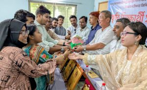 লংগদুতে জিপিএ-৫ প্রাপ্ত কৃতি শিক্ষার্থীদের সংবর্ধনা।