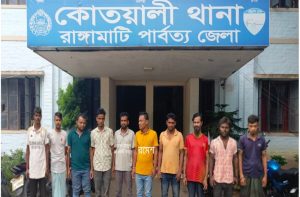 রাঙামাটিতে পুলিশের বিশেষ অভিযান: দাঙ্গাবাজ ও পলাতক আসামিসহ গ্রেফতার ১১