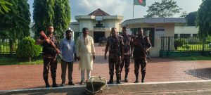 জয়পুরহাট বিজিবির উদ্ধার তালিকায় এবার প্রাচীন বেলে পাথরের পিলারের ভগ্নাংশ