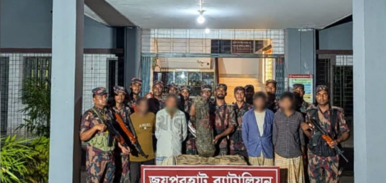 জয়পুরহাটে বিজিবি-এসআরবির যৌথ অভিযানে কষ্টিপাথরের মূর্তি উদ্ধার, আটক ৪