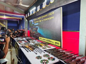 সুন্দরবনে ৫ বনদস্যু বাহিনীর ৫৯ সদস্যের আত্মসমর্পণ, বিপুল অস্ত্র-গোলাবারুদ উদ্ধার