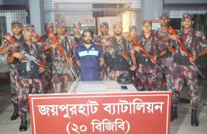 হিলিতে আইন শৃঙ্খলা বাহিনীর যৌথ অভিযানে মাদক-অস্ত্র উদ্ধার, আটক-১