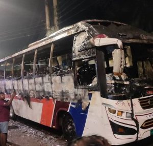 ‎ময়মনসিংহে সৌখিন পরিবহনের বাসে আগুন, নাশকতার সন্দেহ