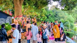 পাহাড়-হ্রদ-ঝরনার টানে ছুটছেন পর্যটক, মুখর বর্ষার রাঙামাটি।