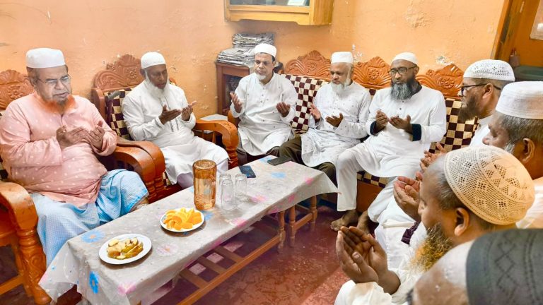 নেজামে ইসলাম পার্টির নায়েবে আমীর আব্দুর রহমান চৌধুরীকে দেখতে গেলেন নগর জামায়াত আমীর