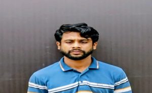 আজমুল হত্যা মামলার অন্যতম অভিযুক্ত রিফাতকে পিরোজপুর থেকে গ্রেফতার করছে এসআরবি