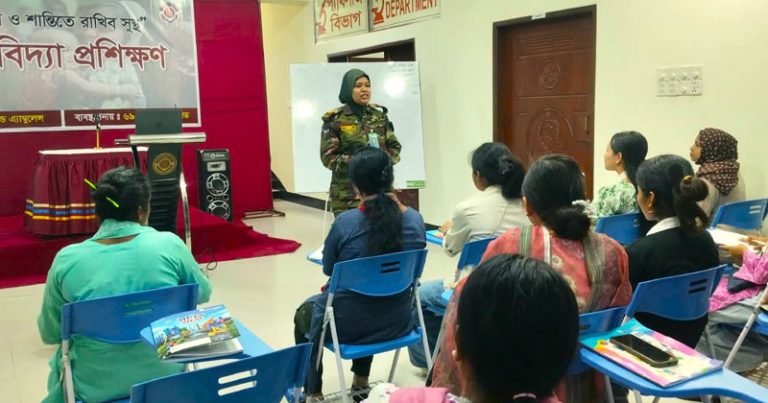 বান্দরবানে পাহাড়ের দুর্গম পাড়ায় নিরাপদ মাতৃত্ব নিশ্চিতে সেনাব্রিগেডের উদ্যোগে ধাত্রীবিদ্যা প্রশিক্ষণ শুরু