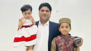 দুই দিনেও সন্ধান নেই বাঁশখালীর ব্যবসায়ী হাসানের, বাবার অপেক্ষায় দুই শিশু