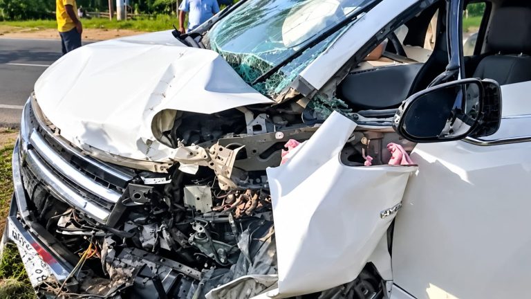 বান্দরবান যাওয়ার পথে মর্মান্তিক দুর্ঘটনা, প্রাণ গেল মা-মেয়ের; আহত ৪