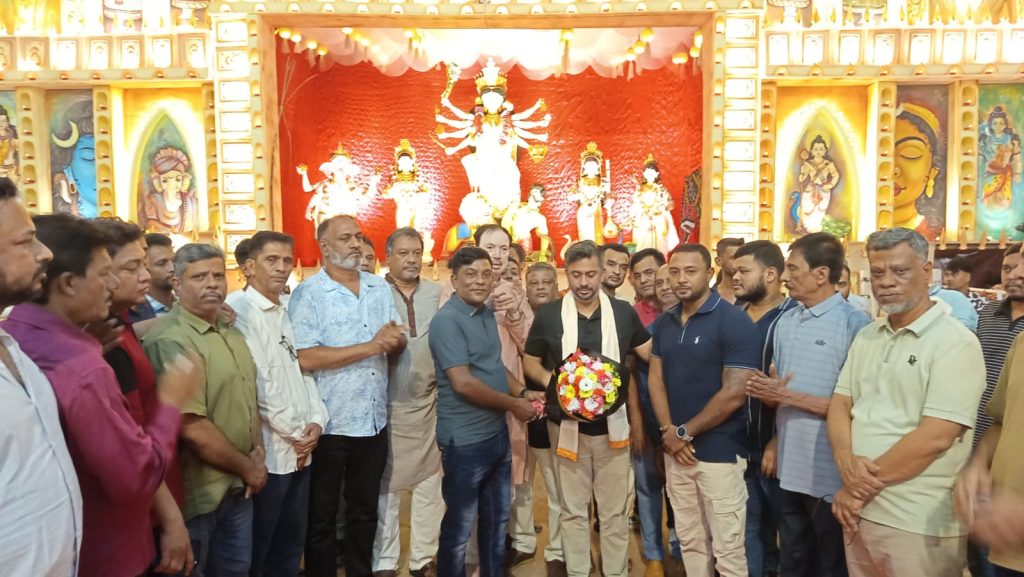 চট্টগ্রামের ৩৯ নম্বর ওয়ার্ডে পাঁচটি পূজামণ্ডপ পরিদর্শন করলেন ইসরাফিল খসরু