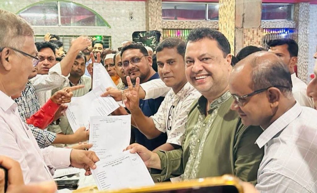 লোহাগাড়ায় ইউপি নির্বাচন: পদুয়া ইউনিয়নে বিএনপির দলীয় ফরম সংগ্রহ করলেন নাছির উদ্দীন চৌধুরী
