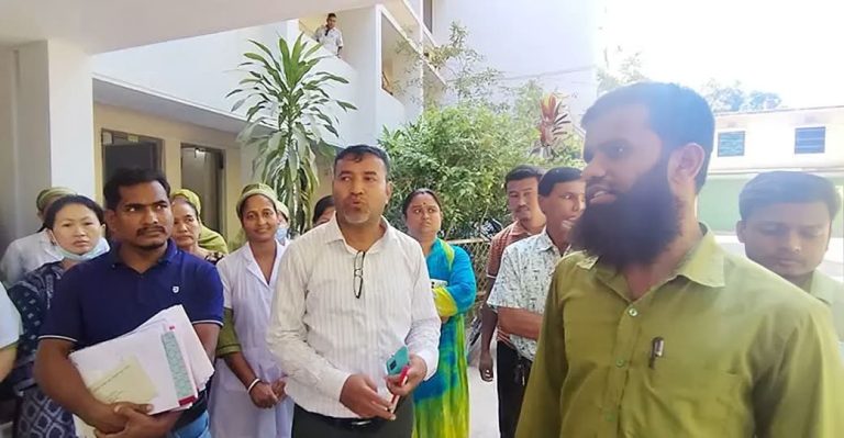 বেতন জটিলতায় উত্তপ্ত বান্দরবান সদর হাসপাতাল: তালা ঝুলল সিভিল সার্জন কার্যালয়ে