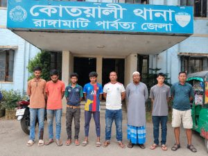 রাঙামাটিতে পুলিশের বিশেষ অভিযানে অস্ত্র-গুলিসহ ৮ জন আটক