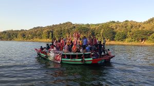 কাপ্তাইয়ে কর্ণফুলী নদীতে প্রতিমা বিসর্জনে শেষ হলো দুর্গাপূজার আনুষ্ঠানিকতা