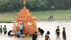 মাতামুহুরীর বুকে কল্পজাহাজের বর্ণিল শোভা, সম্প্রীতির উৎসবে একাকার আলীকদম