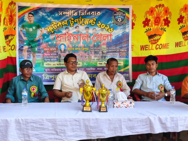 লামায় সম্প্রীতি মিনিবার ফুটবল টুর্নামেন্টের ফাইনালে ট্রাইবেকারে শিলবুনিয়া পাড়া একাদশের জয়