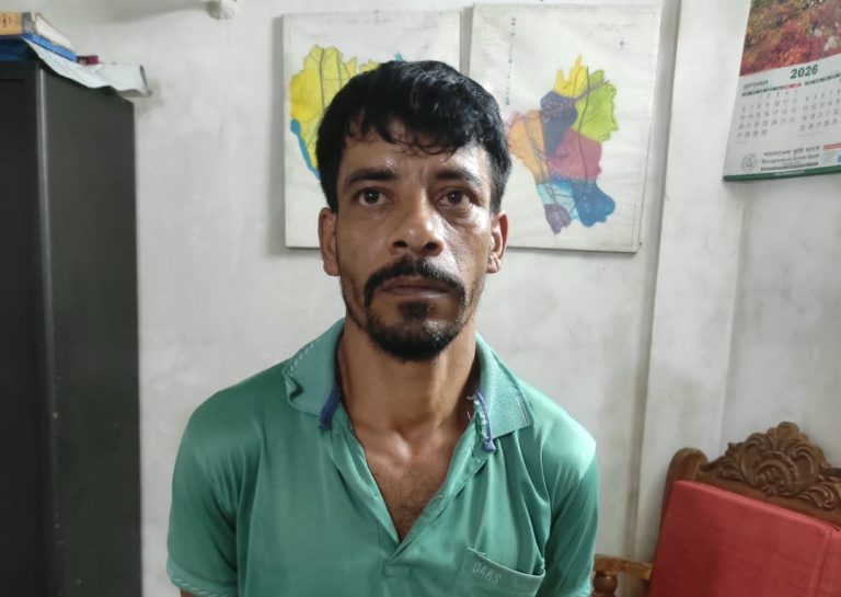 রামুর কচ্ছপিয়া ইউনিয়নে মাদকবিরোধী অভিযানে গাঁজাসহ আটক ১
