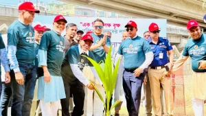 চট্টগ্রামে এক দিনে এক লাখ গাছ রোপণ, অংশ নিলেন ১৫ হাজার মানুষ