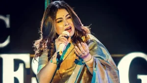 গায়িকা ইমন চক্রবর্তীকে ধাক্কা-অপমান