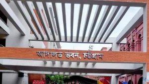 বিচারকের সামনে অস্বাভাবিক আচরণ, ২ বছরের নিষেধাজ্ঞা আইনজীবীর